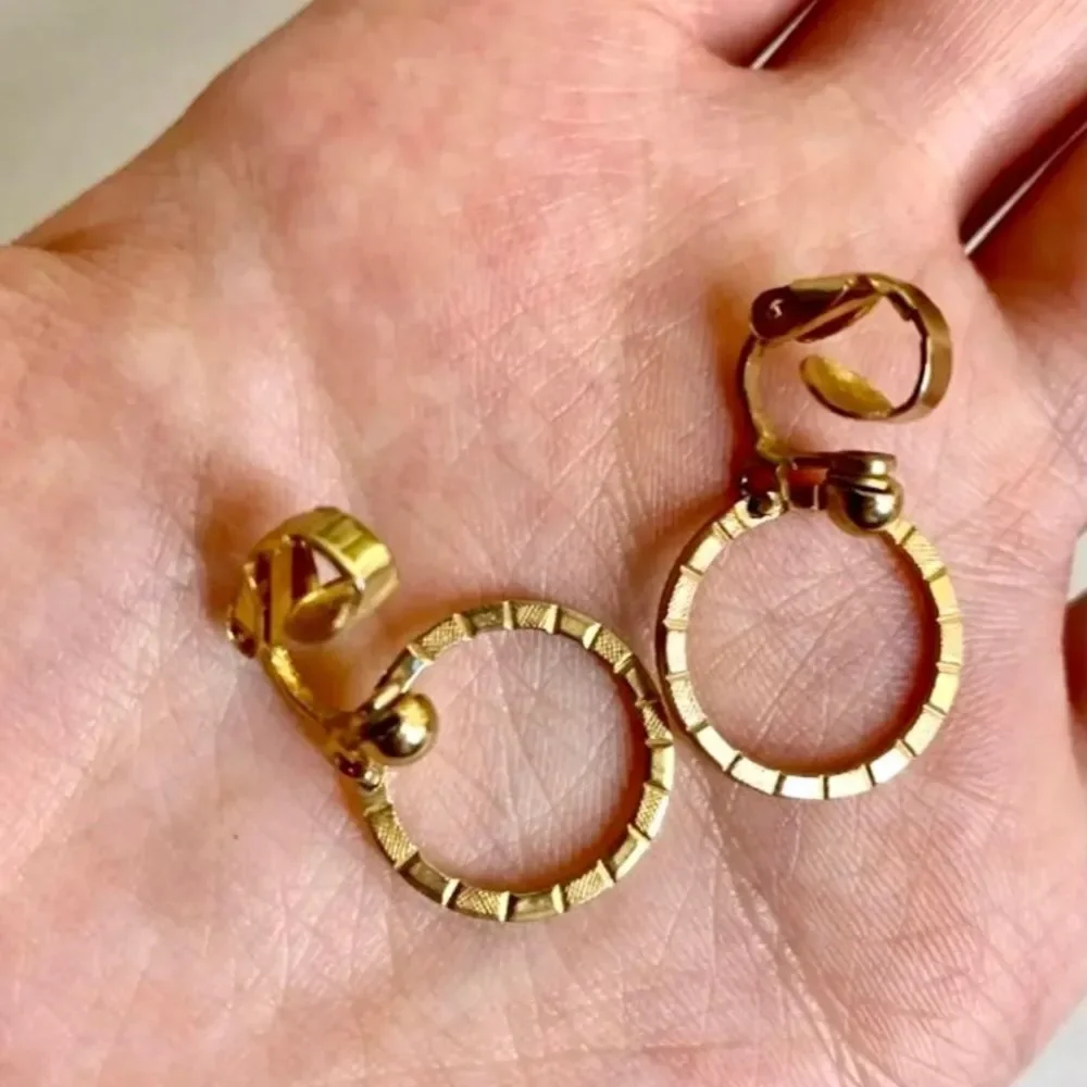Retro Delicate‎ Gold Clip On Earring Set